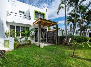 Casa en condominio · 132m² · 3 Recámaras · 2 Estacionamientos · Casa en Venta en Rincon del Cielo con Jardin Amplio y Seguridad 24 7