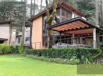 Casa · 230m² · 2 Estacionamientos · Casa en Avándaro Valle de Bravo