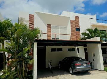 Casa · 100m² · 4 Recámaras · 2 Estacionamientos · Casa en Renta en Aqua