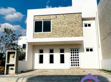 Casa · 155m² · 3 Recámaras · 2 Estacionamientos · Casa en Venta, un Nivel, 3 Recamaras en San Juan del Río