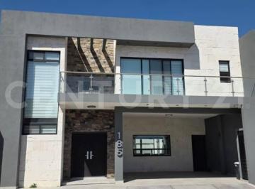 Casa · 310m² · 3 Recámaras · 2 Estacionamientos · Se Vende Casa en Habita II Al Norte de Saltillo
