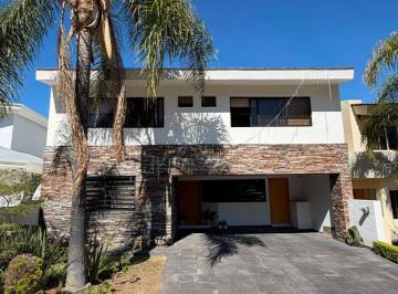 Casa en condominio de 4 habitaciones, Zapopan · Casa en Venta en Bugambilias Segunda Sección Dentro de Coto