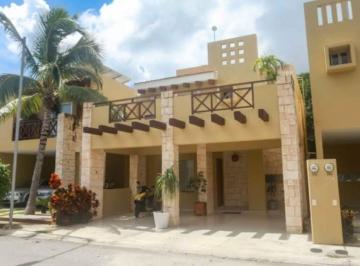 Casa en condominio de 3 habitaciones, Solidaridad · Casa en Renta con Alberca Privada y Paneles Solares