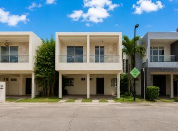 Casa de 3 habitaciones, Solidaridad · Casa de 3 Recamaras en Privada con Amenidades.