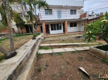 Casa de 2 habitaciones, Cuernavaca · Casa con Alberca en Renta en Ahuatepec