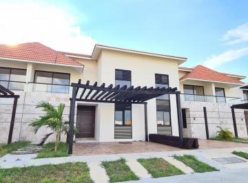 Casa · 240m² · 3 Recámaras · 2 Estacionamientos · Casa Renta Residencial Country San Marco