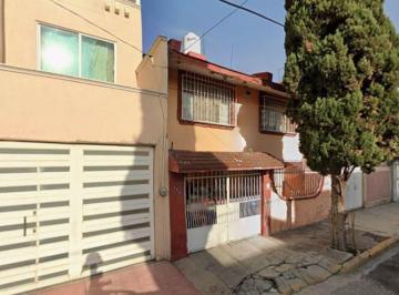 Casa de 3 habitaciones, Nezahualcóyotl · Casa en Venta en Nezahualcoyotl