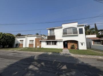 Casa · 401m² · 8 Recámaras · 4 Estacionamientos · Venta Casa Fraccionamiento Lomas de Cocoyoc