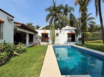 Casa · 663m² · 6 Recámaras · 6 Estacionamientos · Venta Casa Zona Dorada, Cuernavaca Morelos.