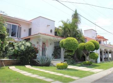 Casa · 346m² · 4 Recámaras · 5 Estacionamientos · Venta Casa Fraccionamiento Lomas de Cocoyoc