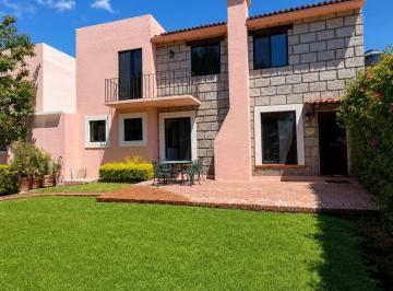 Casa de 3 habitaciones, Tequisquiapan · $3,800,000 · Venta · Casa en Fraccionamiento Privado — Entrada a Tequisquiapan2 Plantas · 3 Rec