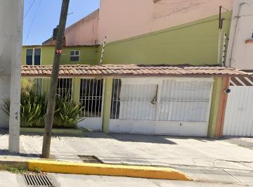 Casa de 3 habitaciones, Toluca · Casa en Venta en Comision Federal de Electricidad, Toluca de Lerdo, Estado de Mexico.