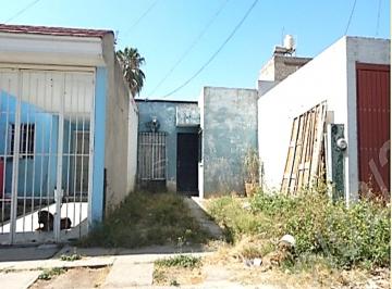 Casa de 2 habitaciones, San Pedro Tlaquepaque · Casa con 80 m de Terreno, en Calle Melón 2874