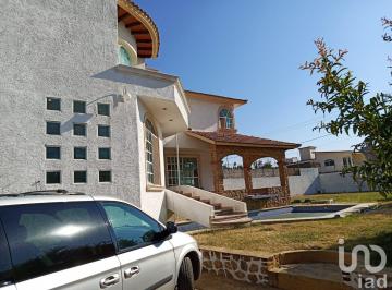 Casa · 228m² · 3 Recámaras · 3 Estacionamientos · Casa en Venta en Jardines de Tlayacapan