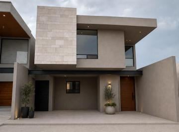Casa · 276m² · 4 Recámaras · 2 Estacionamientos · Casa en Privanzas del Campestre