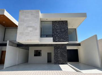 Casa · 193m² · 4 Recámaras · 2 Estacionamientos · Casa en Privanzas del Campestre
