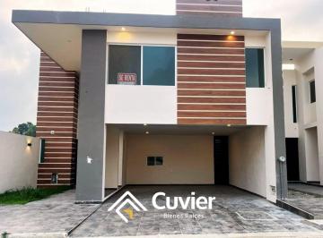 Casa · 251m² · 3 Recámaras · 2 Estacionamientos · Casa en Fraccionamiento Lomas del Chairel