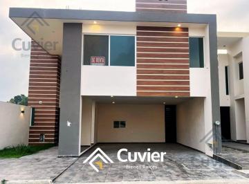 Casa · 251m² · 3 Recámaras · 2 Estacionamientos · Casa en Fraccionamiento Lomas del Chairel