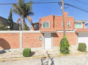Casa de 4 habitaciones, Metepec · Casa en Venta en Metepec Xinantécatl