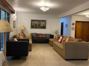 Casa · 220m² · 4 Recámaras · 2 Estacionamientos · Casa de Una Planta con Alberca Ideal Para Casa o Negocio
