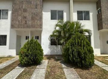 Casa · 120m² · 3 Recámaras · 1 Estacionamiento · Casa en Venta en Jardines III Cancun