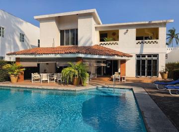 1d63dba58d8a0d317eb7fa5c793f9b50ceaee73b3d976ce64cd289f827e03968 · Amplia Casa con Alberca en Venta en Club Santiago | a 1 Cuadra de La Playa