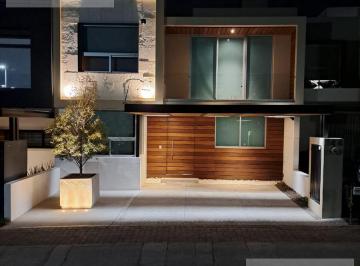Casa · 168m² · 2 Estacionamientos · Casa Venta El Refugio