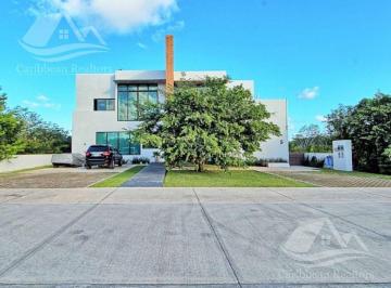 Casa · 580m² · 4 Recámaras · 6 Estacionamientos · Casa en Venta en Cancun Country Club