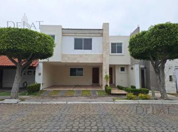 Casa · 200m² · 3 Recámaras · 2 Estacionamientos · Casa Familiar Lomas de Angelópolis, Cluster 888 – Ubicación Cerca de Sonata