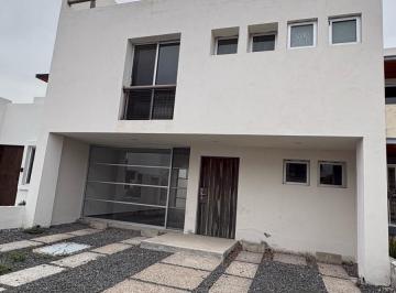 Casa · 207m² · 3 Recámaras · 2 Estacionamientos · Casa en Venta Nueva en Fracc El Refugio Queretaro
