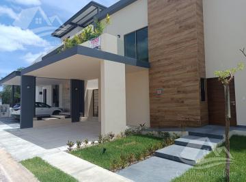 Casa · 340m² · 4 Recámaras · 3 Estacionamientos · Casa en Venta en Via Cumbres Cancun