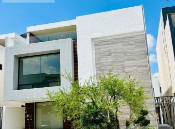 Casa · 308m² · 4 Recámaras · 2 Estacionamientos · Casa - Fraccionamiento Lomas de Angelópolis