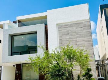 Casa · 308m² · 4 Recámaras · 2 Estacionamientos · Casa - Fraccionamiento Lomas de Angelópolis