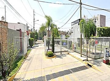 Casa de 2 habitaciones, San Pedro Tlaquepaque · Casa con Superficie de 81 m 2 de Terreno en Santa Cruz Tlaquepaque
