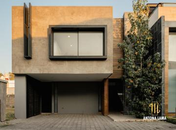Casa · 195m² · 3 Recámaras · 2 Estacionamientos · Casa en Venta en Fraccionamiento Monteolivo, San Andrés Cholula, Puebla