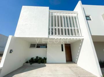1 · Casa en Venta en "Paraje Casas de Autor", Tlajomulco de Zuñiga