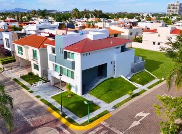 1 · Casa en Venta en Jardín Real, Zapopan