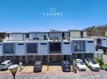 1 · Casa en Venta en Av Colegio Militar, El Fortin, Tlajomulco de Zuñiga