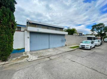 1 · Casa con Amplios Espacios, Jardines del Bosque, Guadalajara