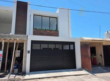 Casa · 165m² · 3 Recámaras · 2 Estacionamientos · Venta de Casa en Ejido Primero de Mayo Sur a Unos Pasos de Ejército Mexicano
