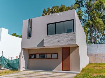 1 · Casa en Venta en Valle Imperial, Zapopan