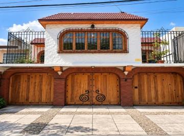 Casa en Venta de 5 habitaciones Viveros de La Loma · Casa de 250 m² con 5 Recámaras en Venta en Viveros de La Loma