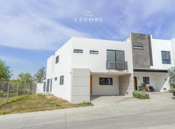 1 · Casa en Venta en Madeiras 2, Capital Norte, Zapopan