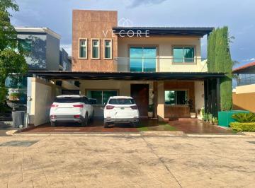 1 · Casa en Venta en Provenza Sur, Tlajomulco de Zuñiga