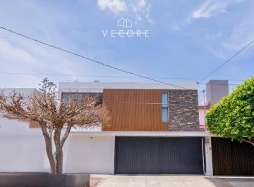 1 · Casa en Venta Cerca de Plaza del Sol, Residencial Victoria, Guadalajara