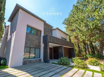 1 · Casa en Venta en El Cielo Country Club, Tlajomulco de Zuñiga