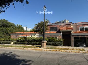 1 · Casa en Venta en Puerta de Hierro, Zona Diamante, Zapopan