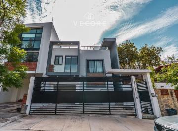 1 · Casa Remodelada en Venta, Bugambilias 2da Sección, Zapopan