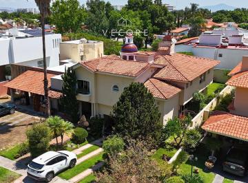 1 · Casa en Venta en Valle Real, Zapopan