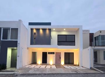 Casa · 200m² · 4 Recámaras · 2 Estacionamientos · Venta de Casa en Residencial Lomas Residencial 4 Recámaras